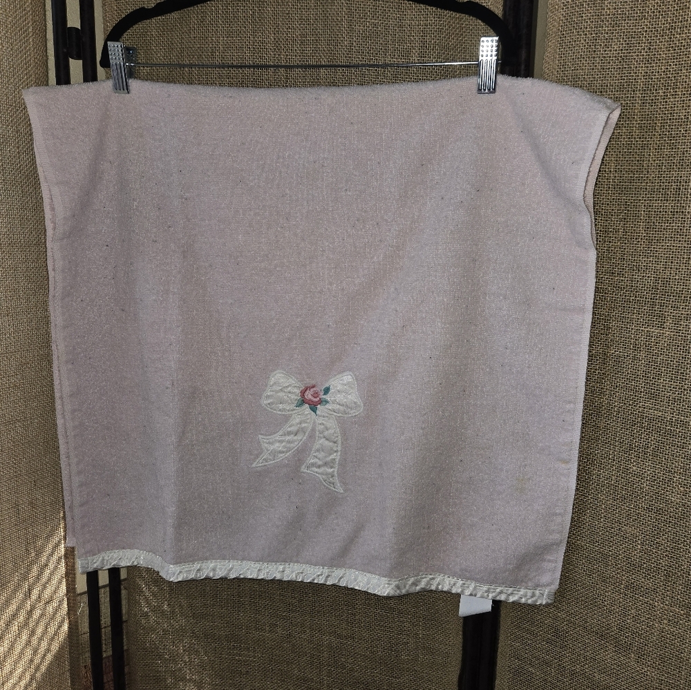 Vintage The Bathworks Pink Embroidered Applique Towel 42x23 - Picture 1 of 7